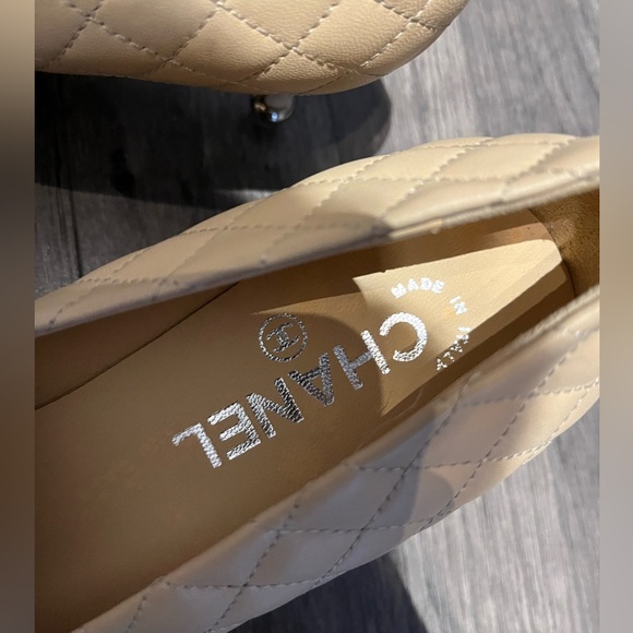 Chanel 2014 Interlocking CC Logo Pumps - Picture 4 of 7